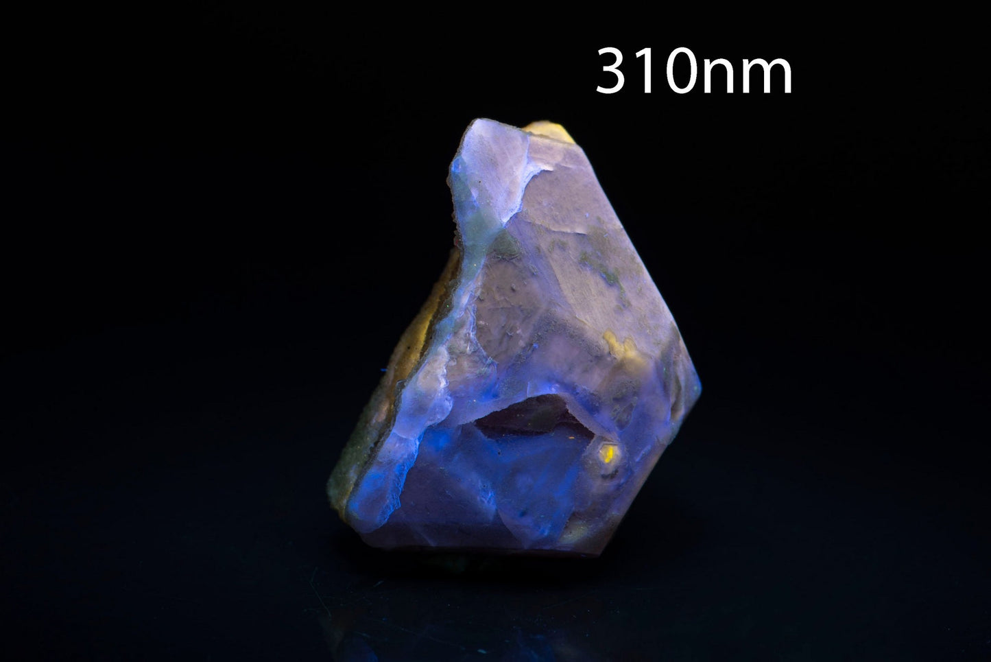 Red apatite from Pakistan fluorescent 13.8g
