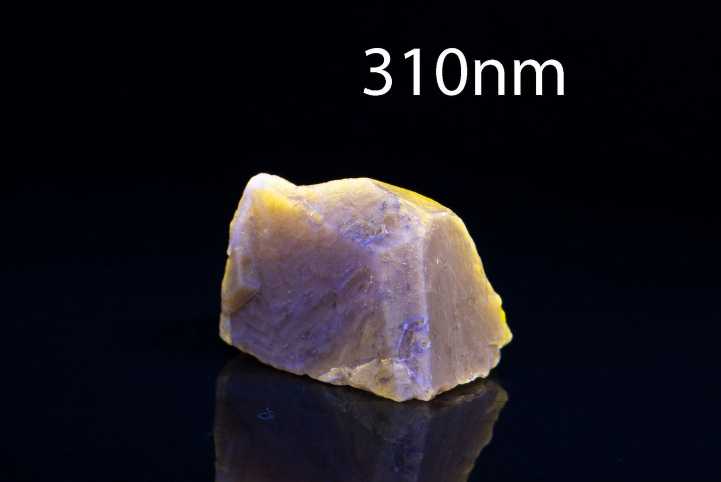 Red apatite from Pakistan fluorescent 4.5g