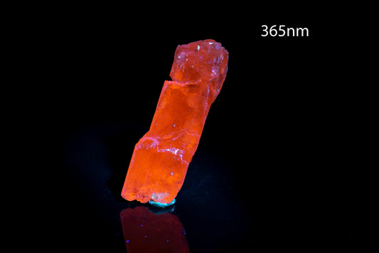 Green spodumene 17.7g fluorescent