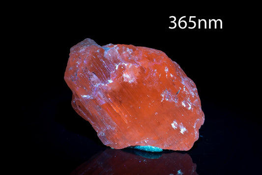 Green spodumene 19.8g fluorescent