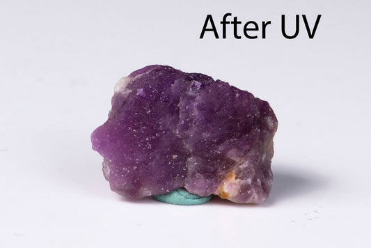 Hackmanite (tenebrescent sodalite) 7.6g fluorescent