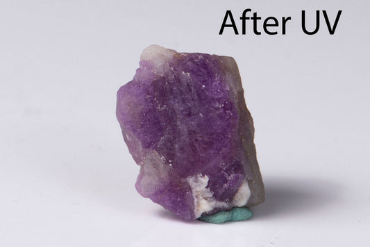 Hackmanite (tenebrescent sodalite) 9.4g fluorescent