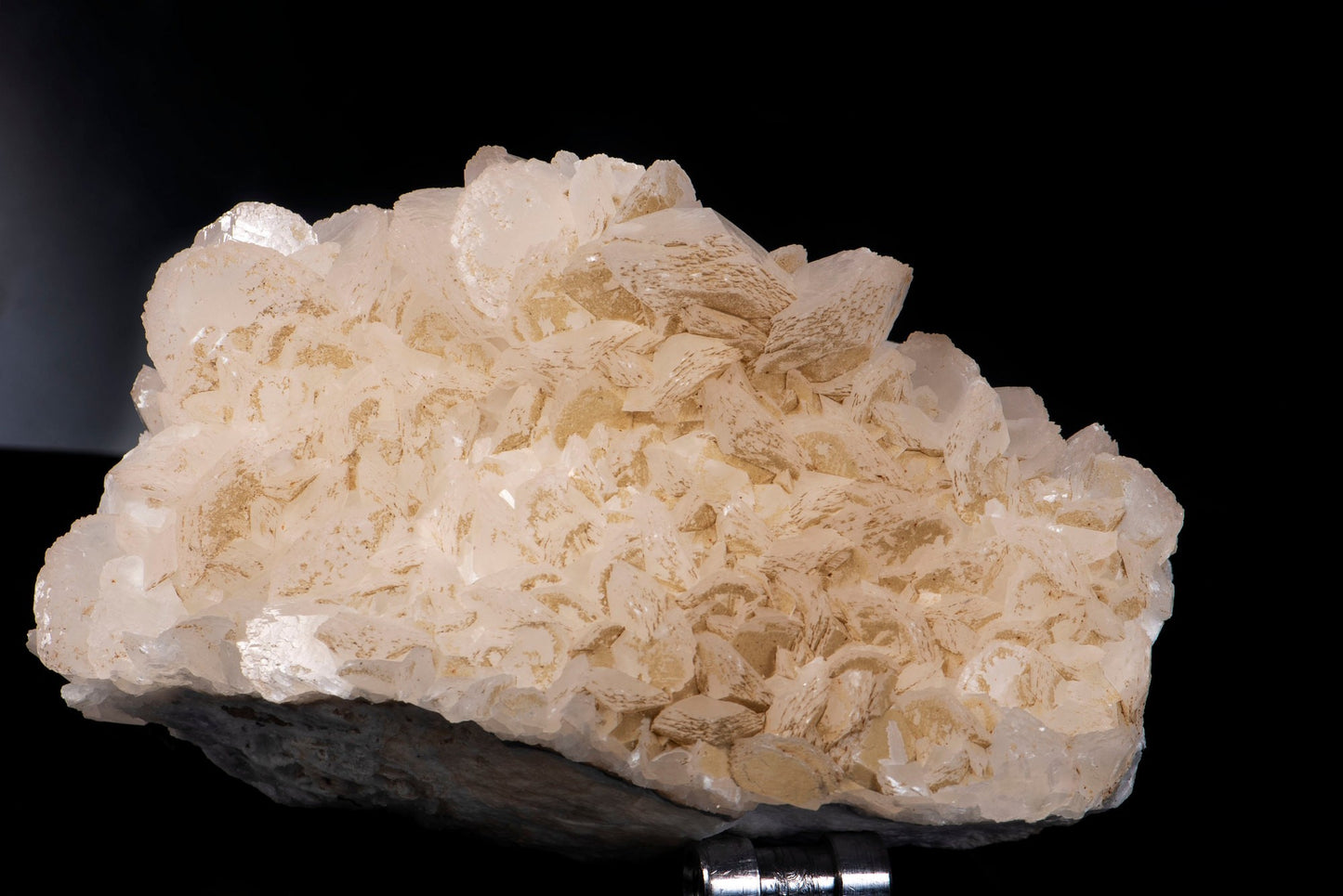 Big Bulgarian calcite with quartz cluster crystal 1.96kg fluorescent