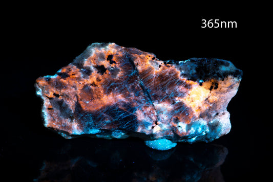 Rough Sodalite with lazurite fluorescent 32.6g
