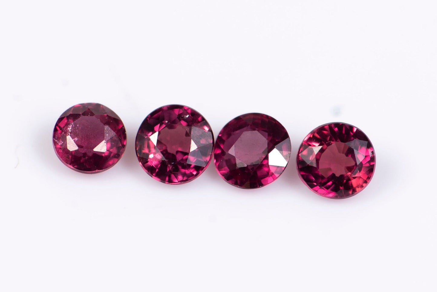 4 броя рубин 0.48ct 2.5mm нетретиран кръгла шлифовка