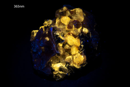 Fluorescent cerussite with baryte cluster 188g