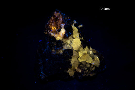 Fluorescent cerussite with baryte cluster 107g