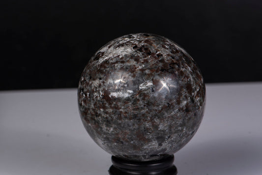 Fluorescent sodalite sphere 61.5mm