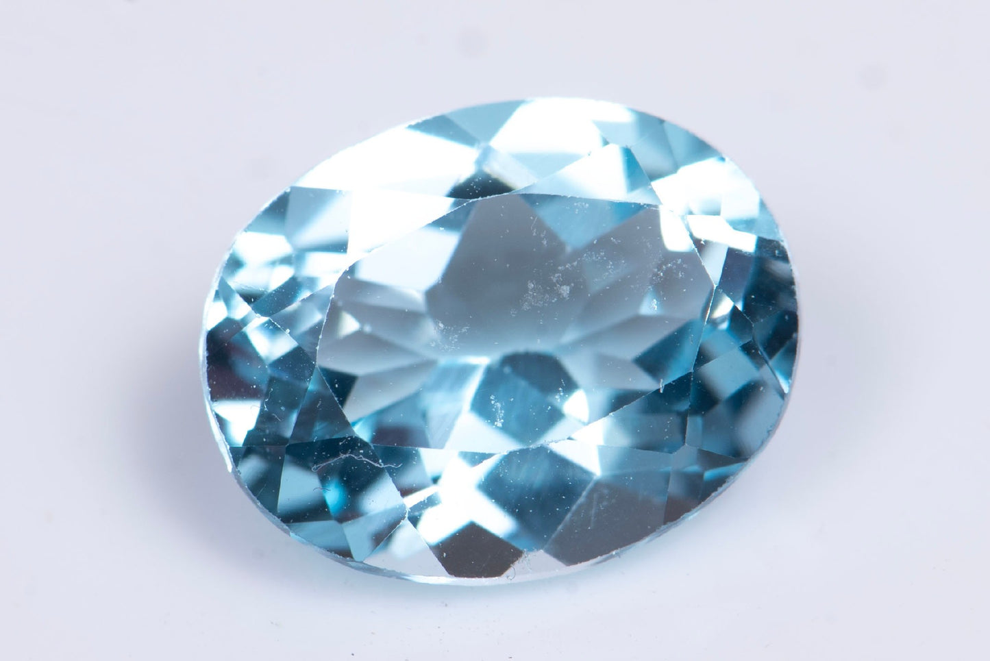 Blue topaz 3.10ct 10x8mm oval cut