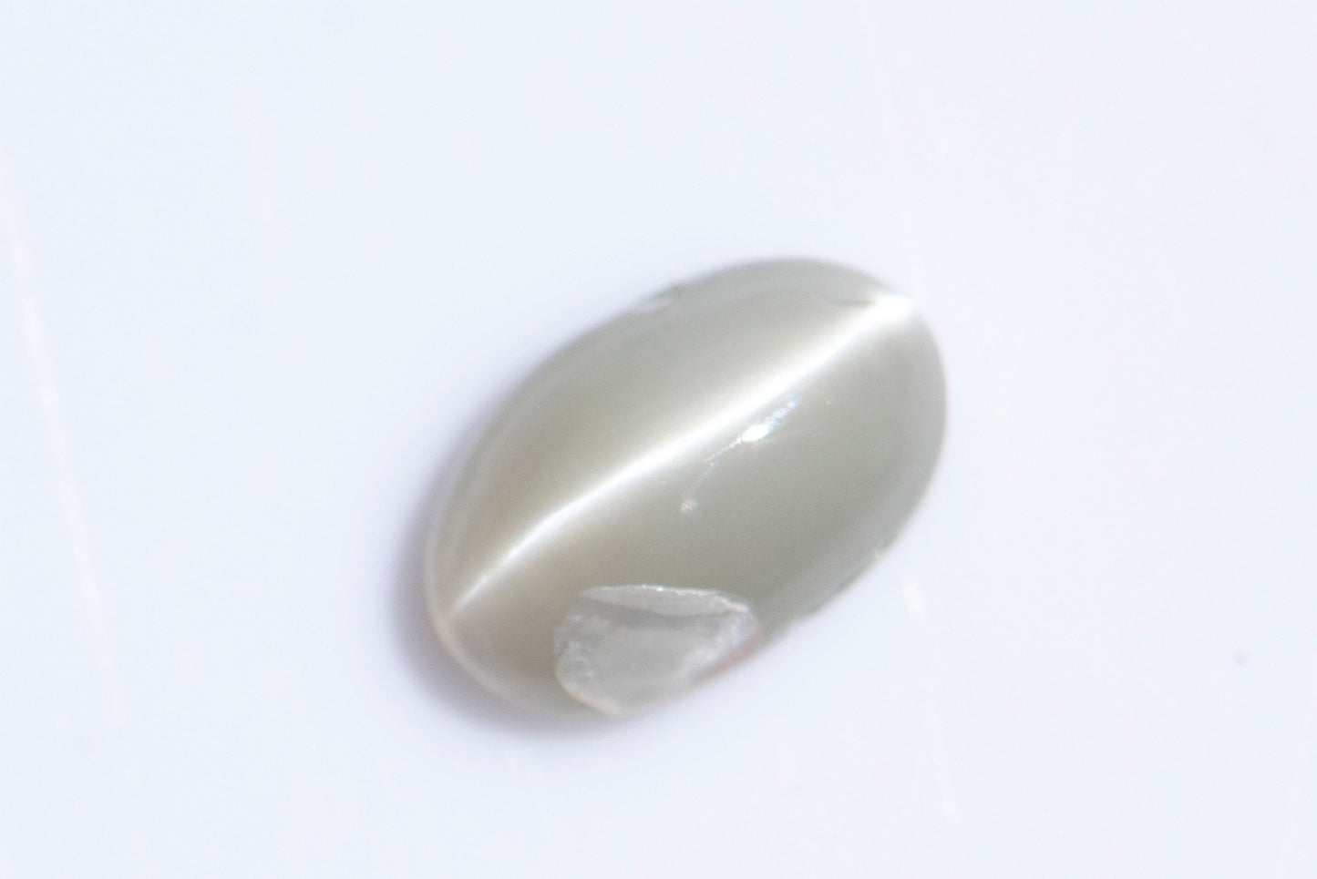Chrysoberyl cat's eye 0.32ct oval cabochon