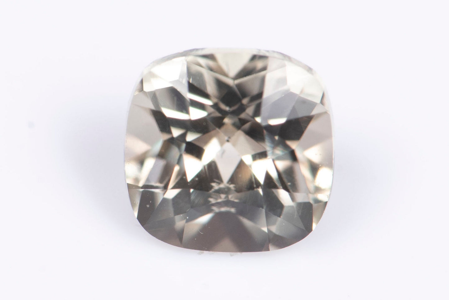 Диаспор 0.66ct VS шлифовка cushion