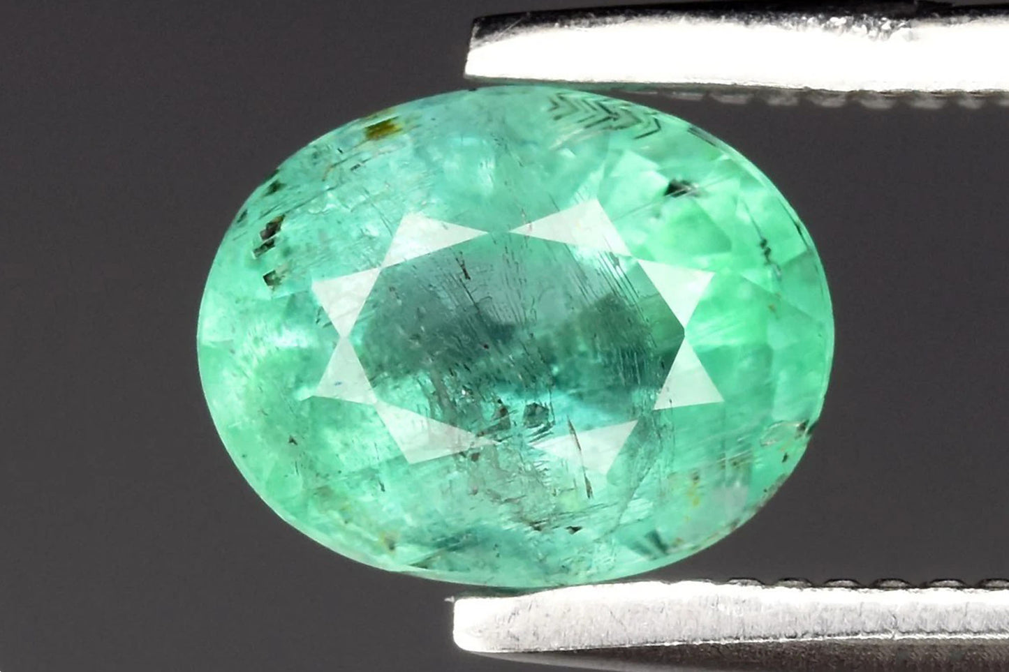 Естествен смарагд от Нигерия 0.72ct 6.5x5mm овална шлифовка