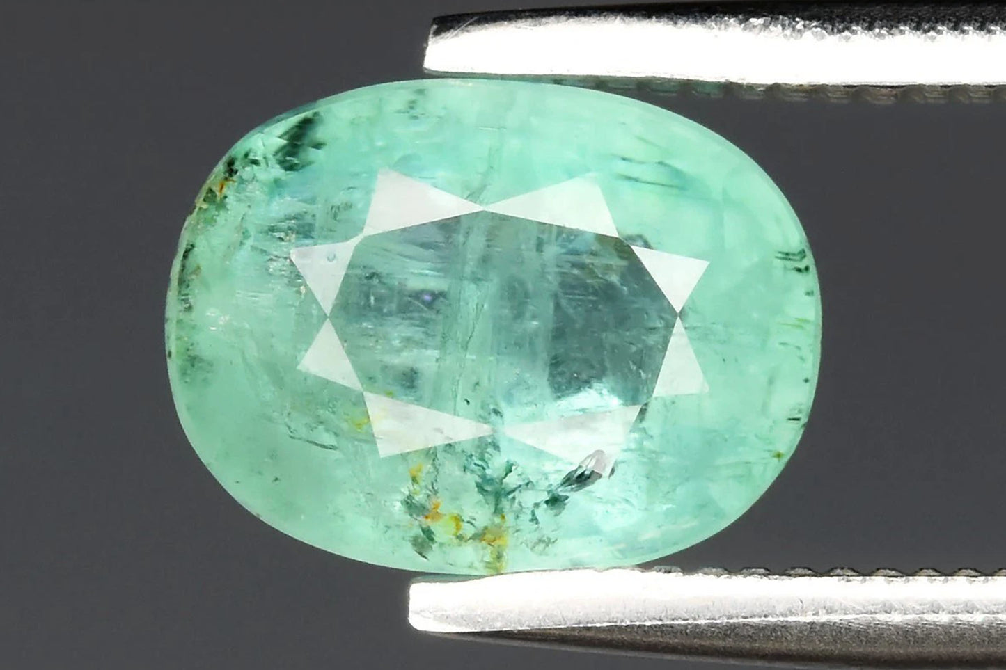 Естествен смарагд от Нигерия 1.16ct 7.5x5.7mm овална шлифовка