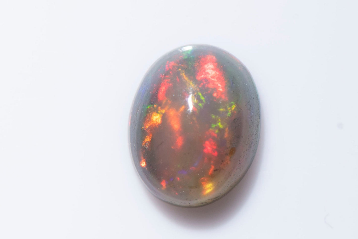Етиопски опал овален кабошон 0.37ct