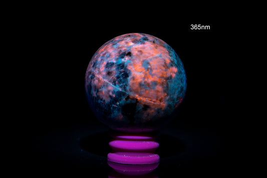 Fluorescent hackmanite sphere 58mm
