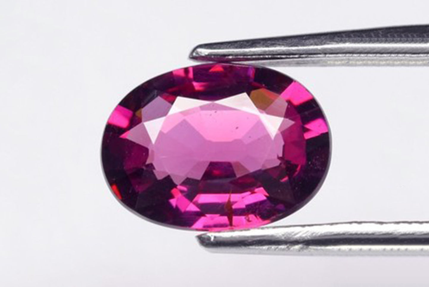 Purple Rhodolite Garnet 1.06ct VS Oval cut