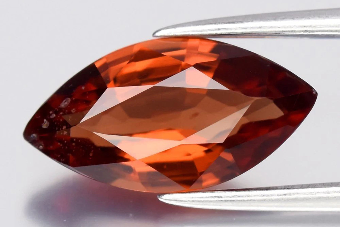 Естествен оранжев спесартин гранат 2.29ct VS Маркиз шлифован