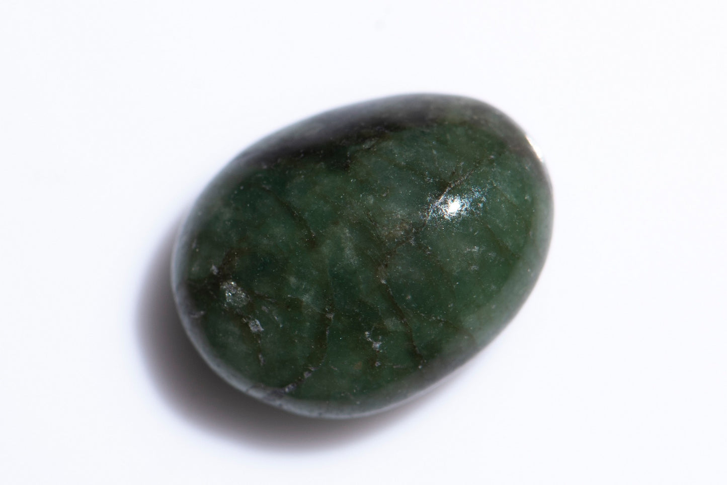 Зелен нефрит 2.45ct овален кабошон
