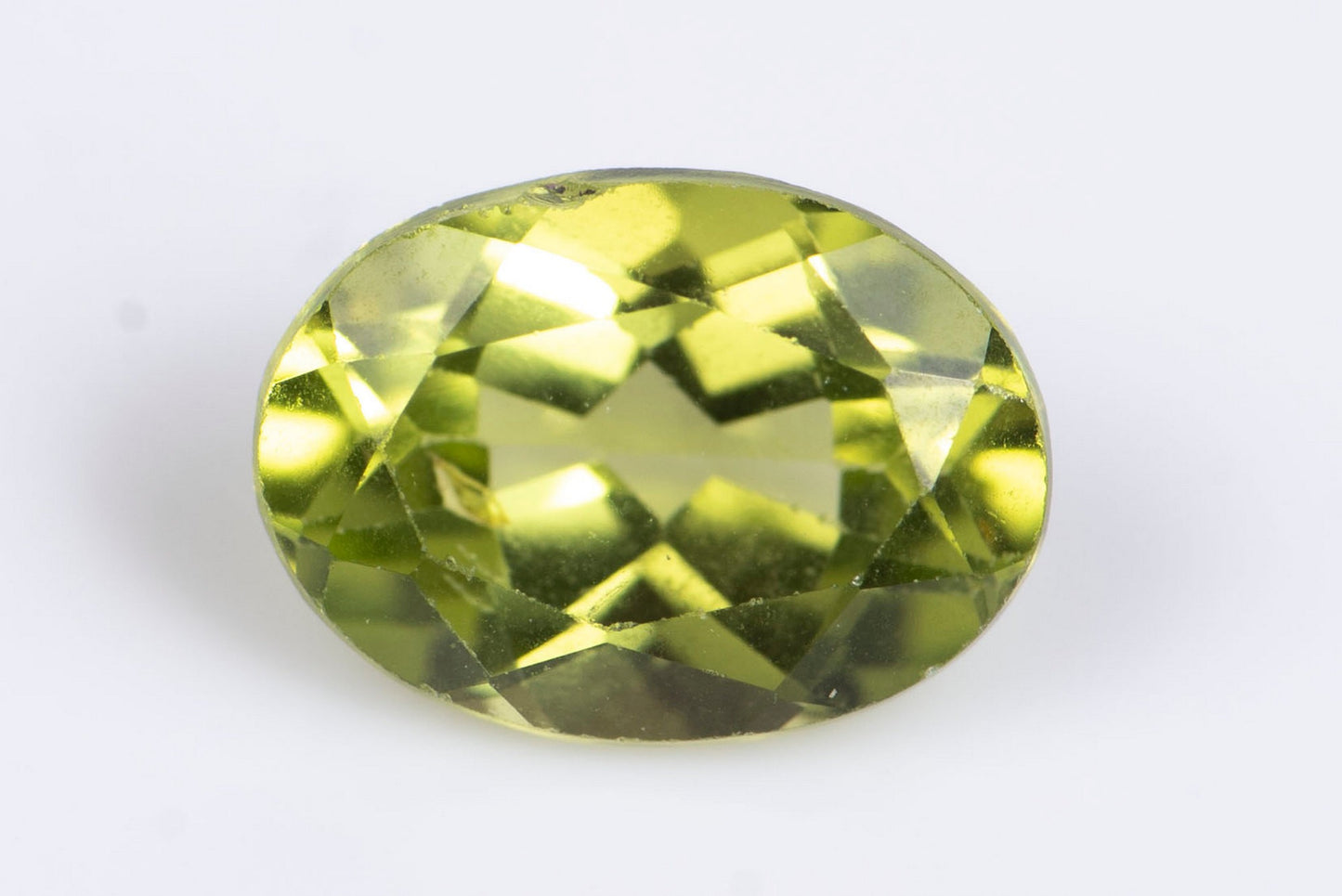Green peridot 0.88ct 7x5mm oval cut