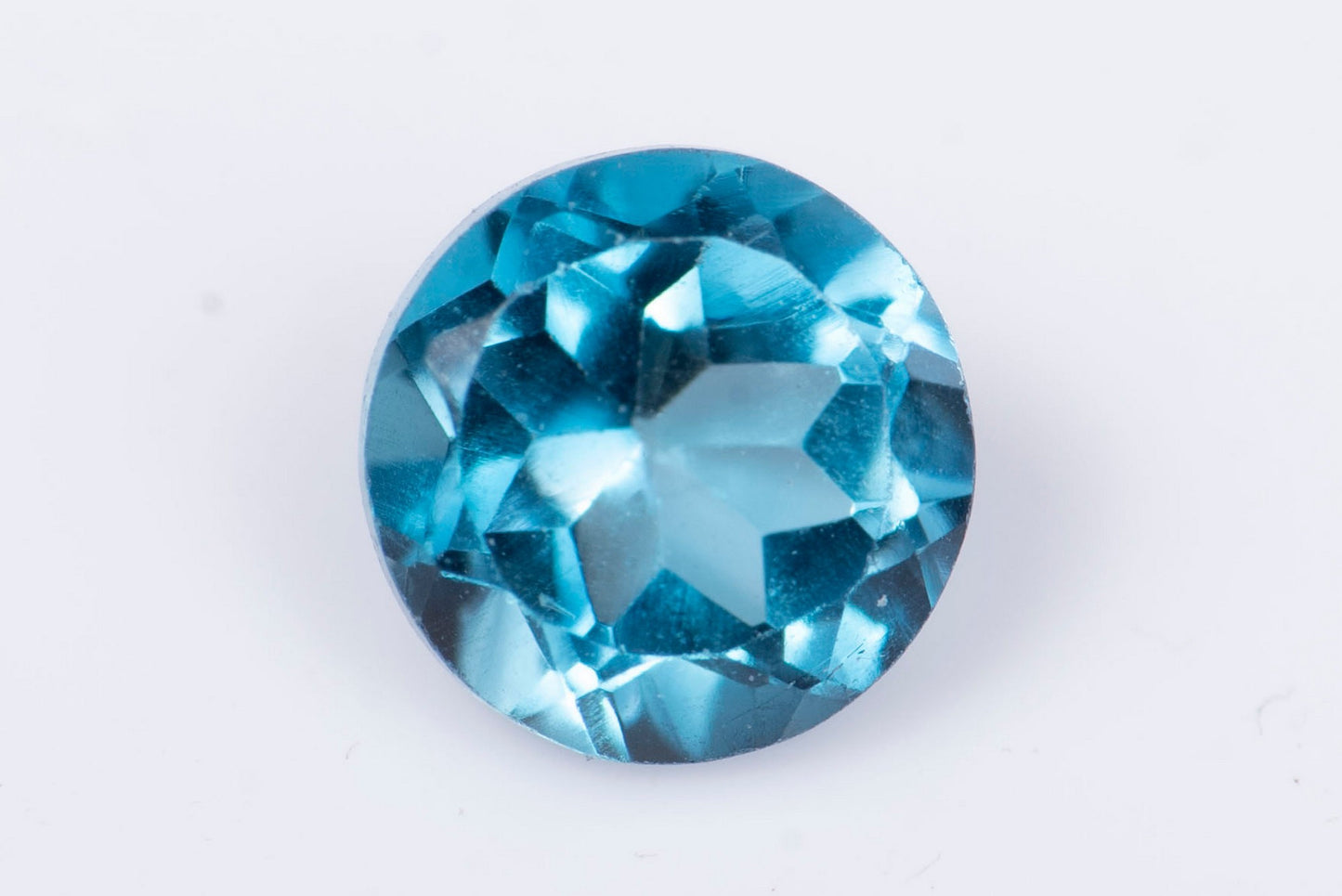 London blue topaz 0.61ct 5mm round cut