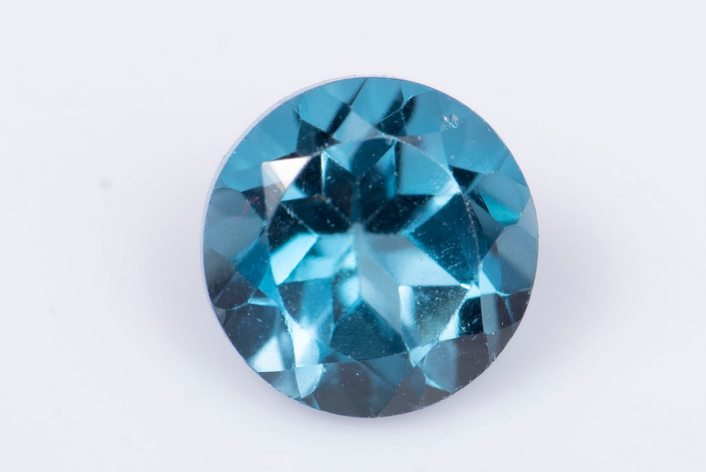 London blue topaz 0.68ct 5mm round cut