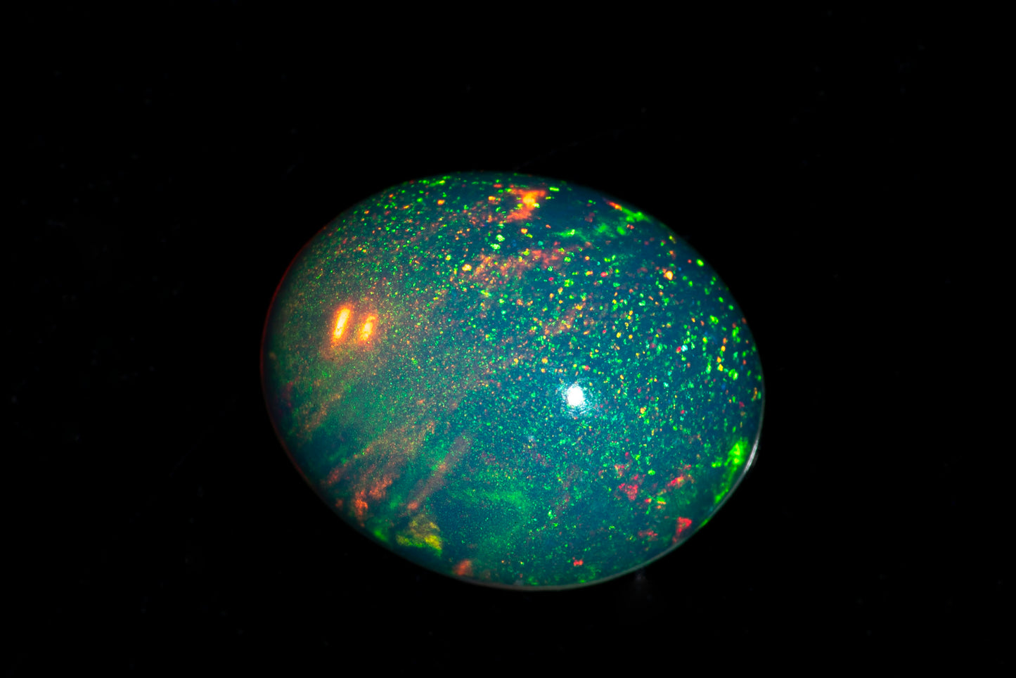 Етиопски опал 1.08ct 9x7mm овален кабошон