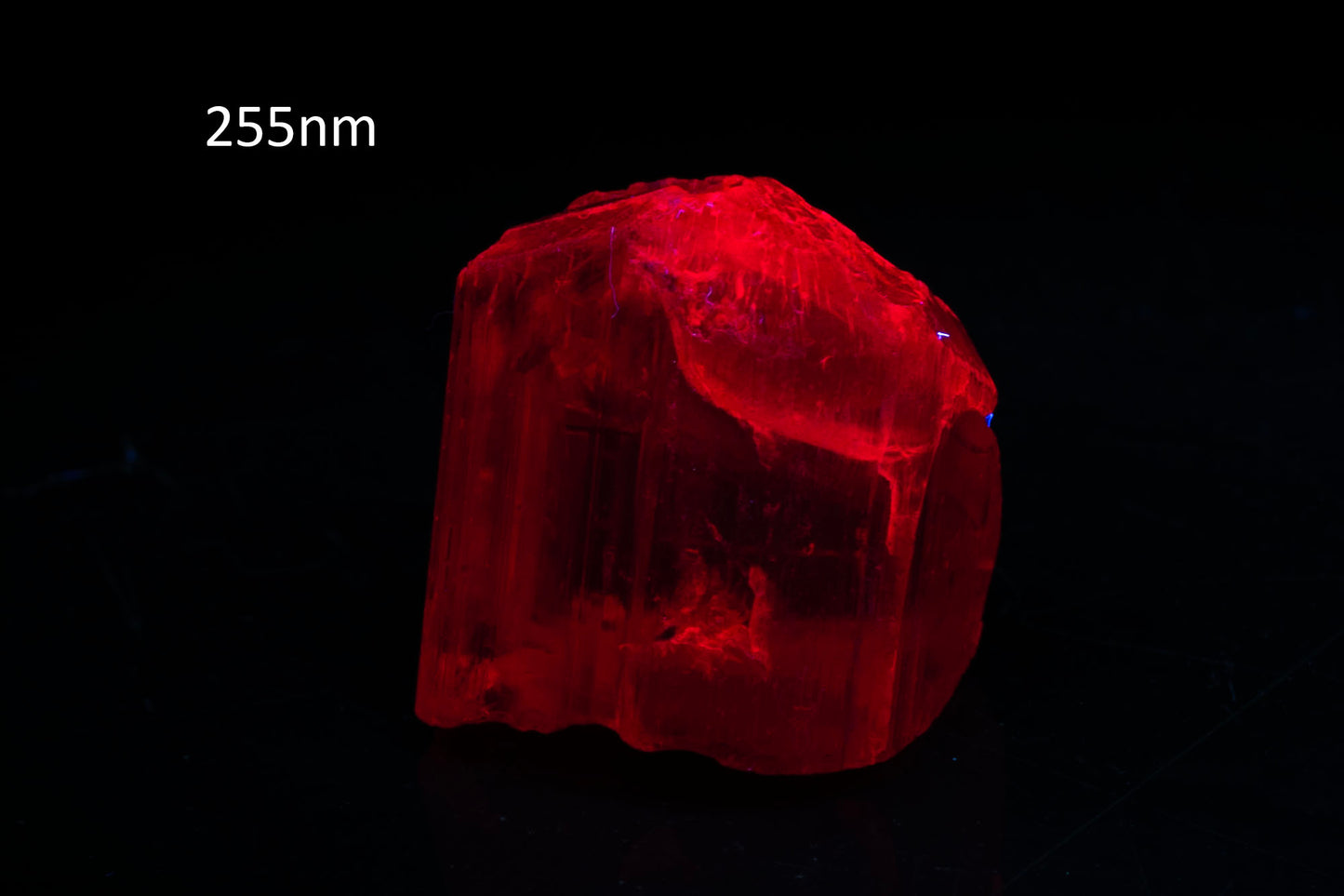 Fluorescent scapolite crystal 23.6ct