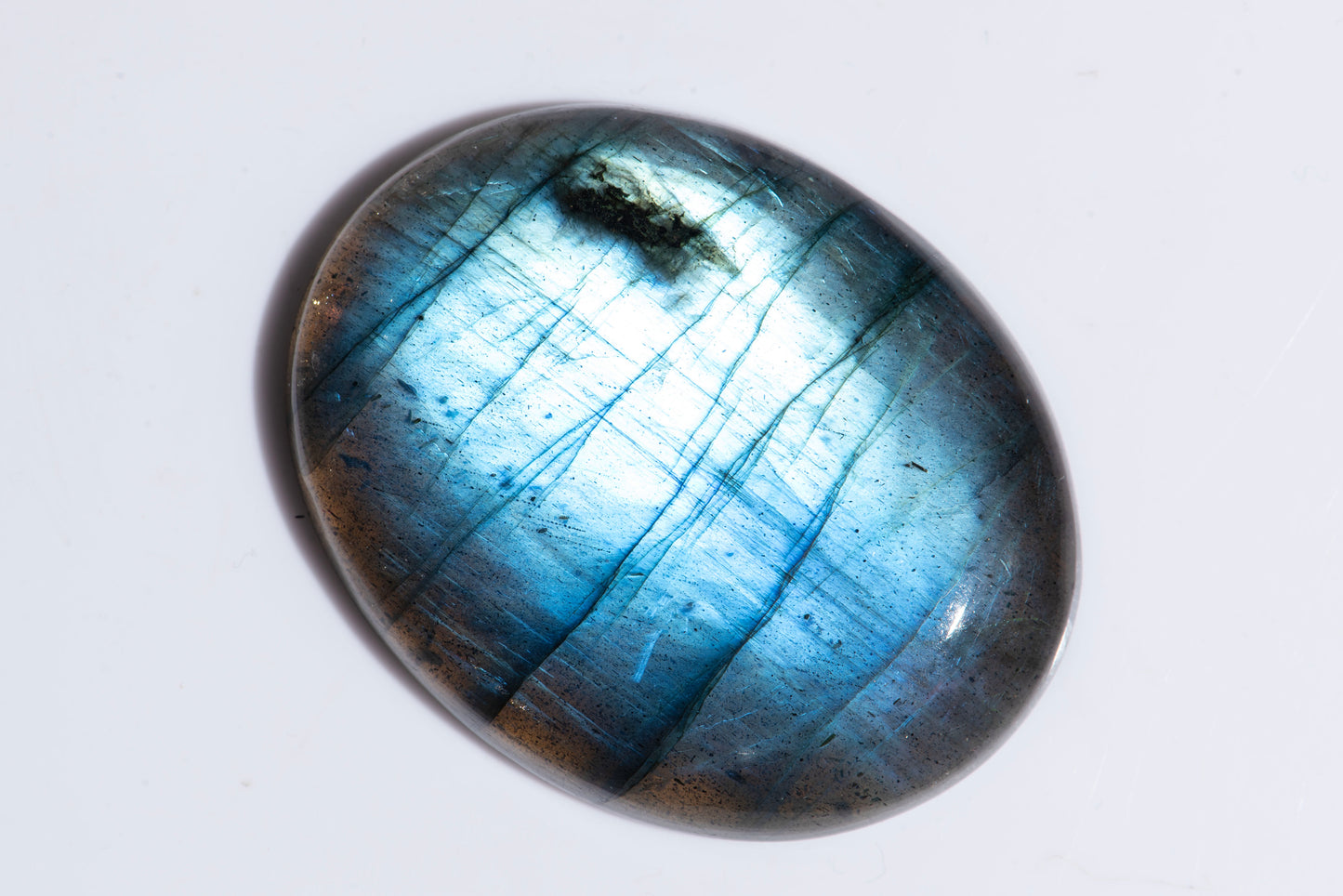 Лабрадорит 109.6ct овален кабошон