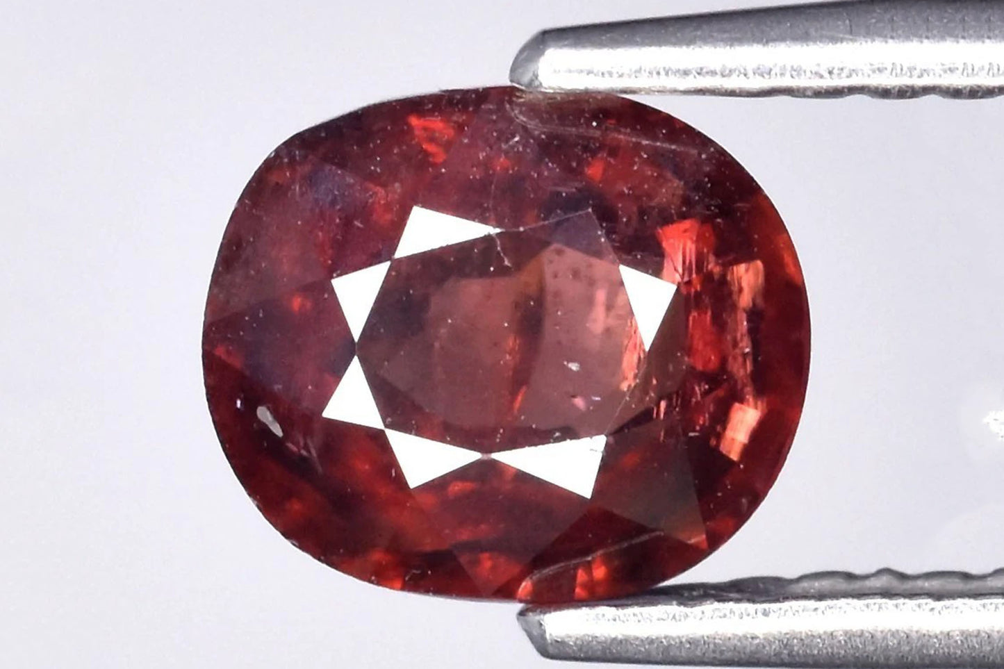 Естествен розов циркон 1.75ct 7.2x6mm нетретиран овална шлифовка
