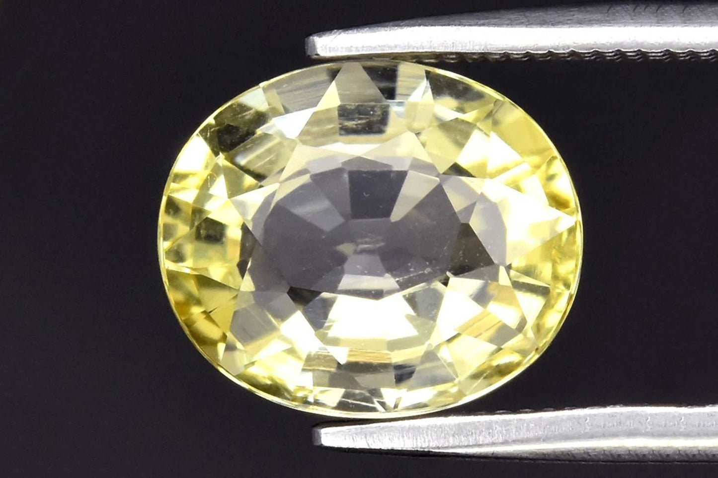 Естествен жълт скаполит 2.28ct 9.3x8mm VS овална шлифовка