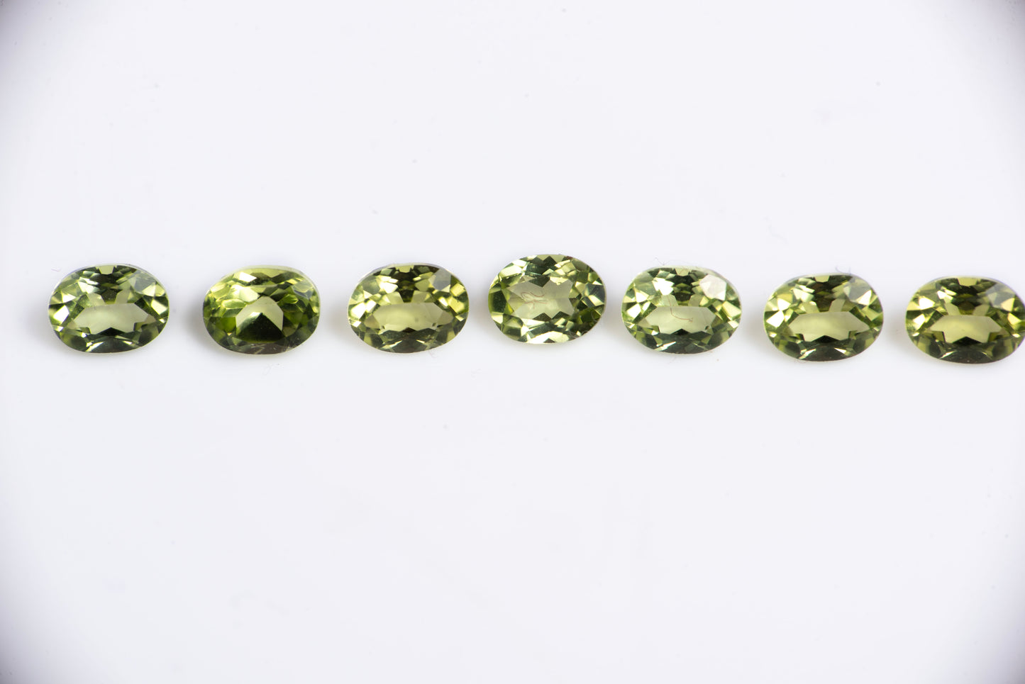 7 броя перидот овална шлифовка 1.46ct 4x3mm