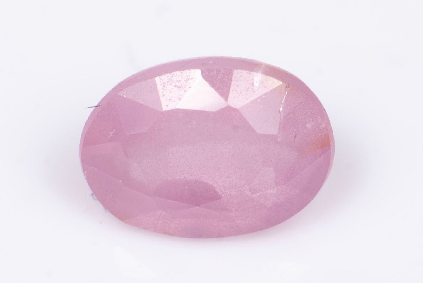 Розов шпинел 0.86ct овална шлифовка