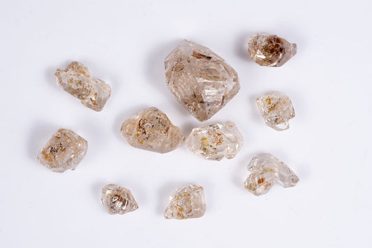Lot 10pcs petroleum quartz crystals 29.2ct fluorescent