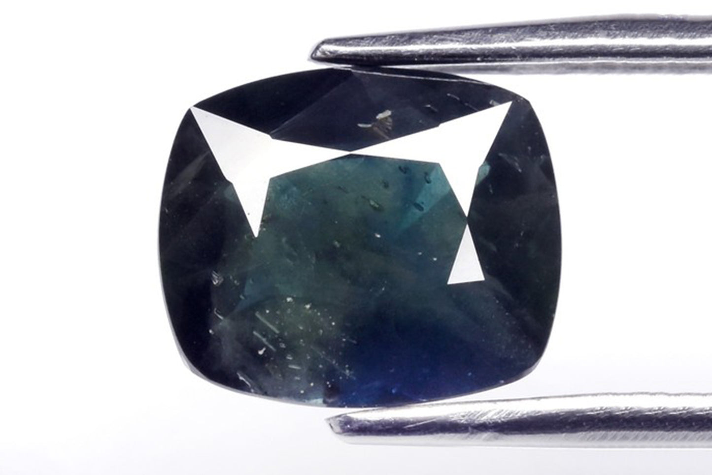 Синьо-зелен сапфир от Австралия - нагряван 1.90ct, cushion шлифовка 8x7mm