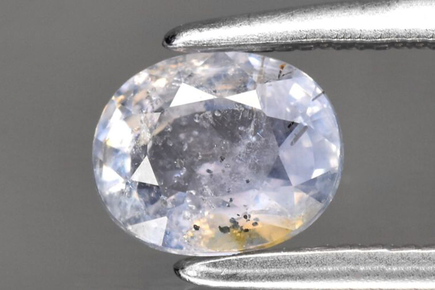 Виолетов сапфир - нетретиран 0.82ct, cushion шлифовка 5.8x4.8mm