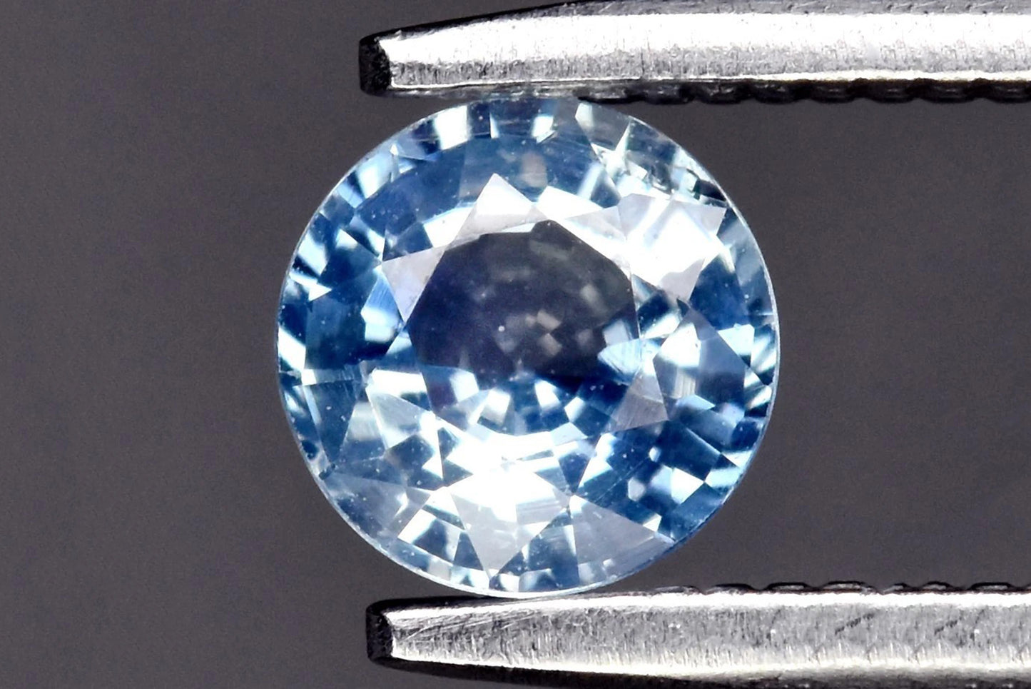 Син цейлонски сапфир - нагряван 0.37ct VS кръгла шлифовка 4.2mm