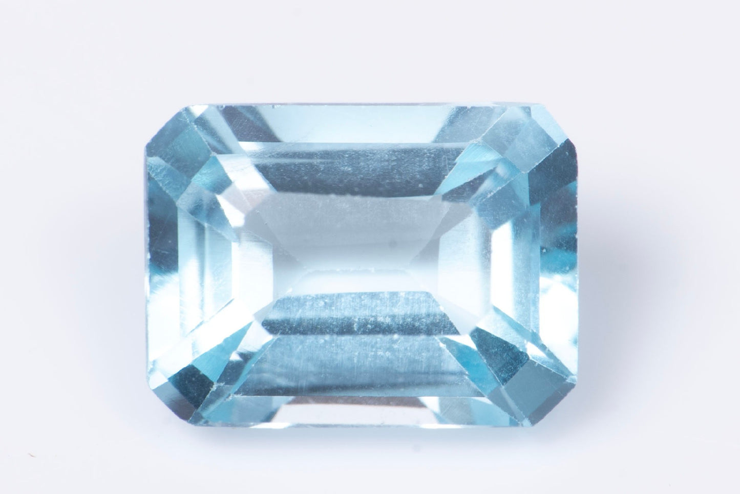 Sky blue topaz 1.90ct 8x6mm VS octagon cut