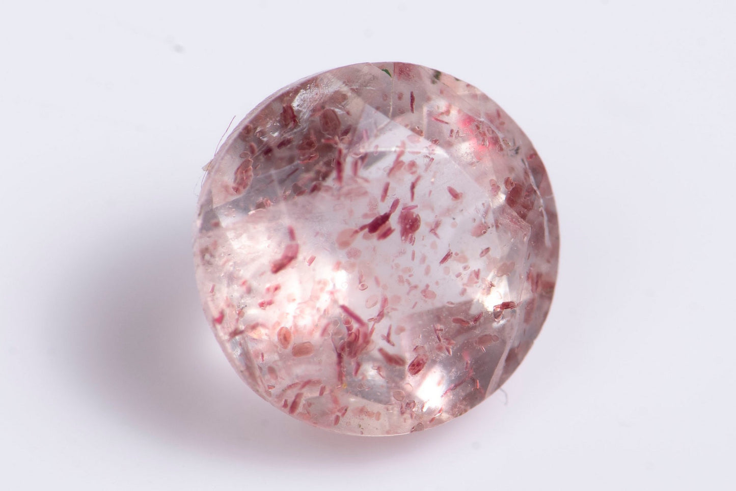 Strawberry quarz 0.86ct 6.1mm round cut