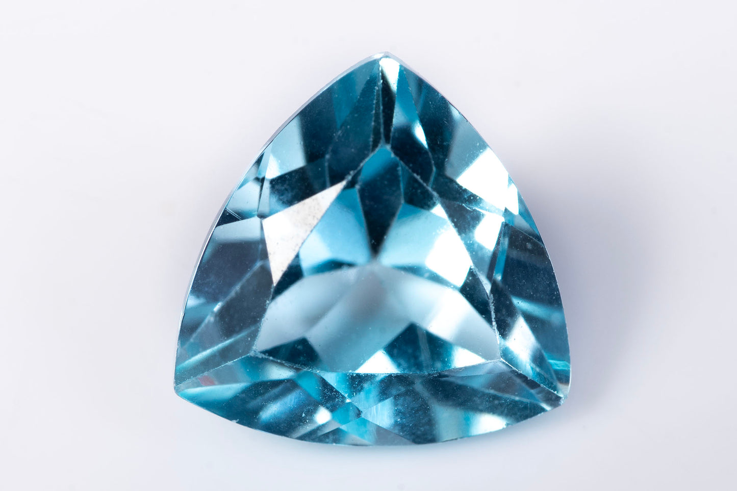 Небесносин топаз 2.90ct 9mm трилион шлифовка