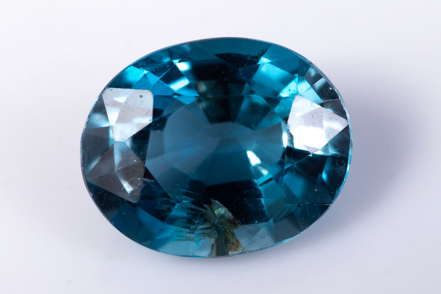 Топаз Лондонско синьо 7x5mm 1.02ct овална шлифовка