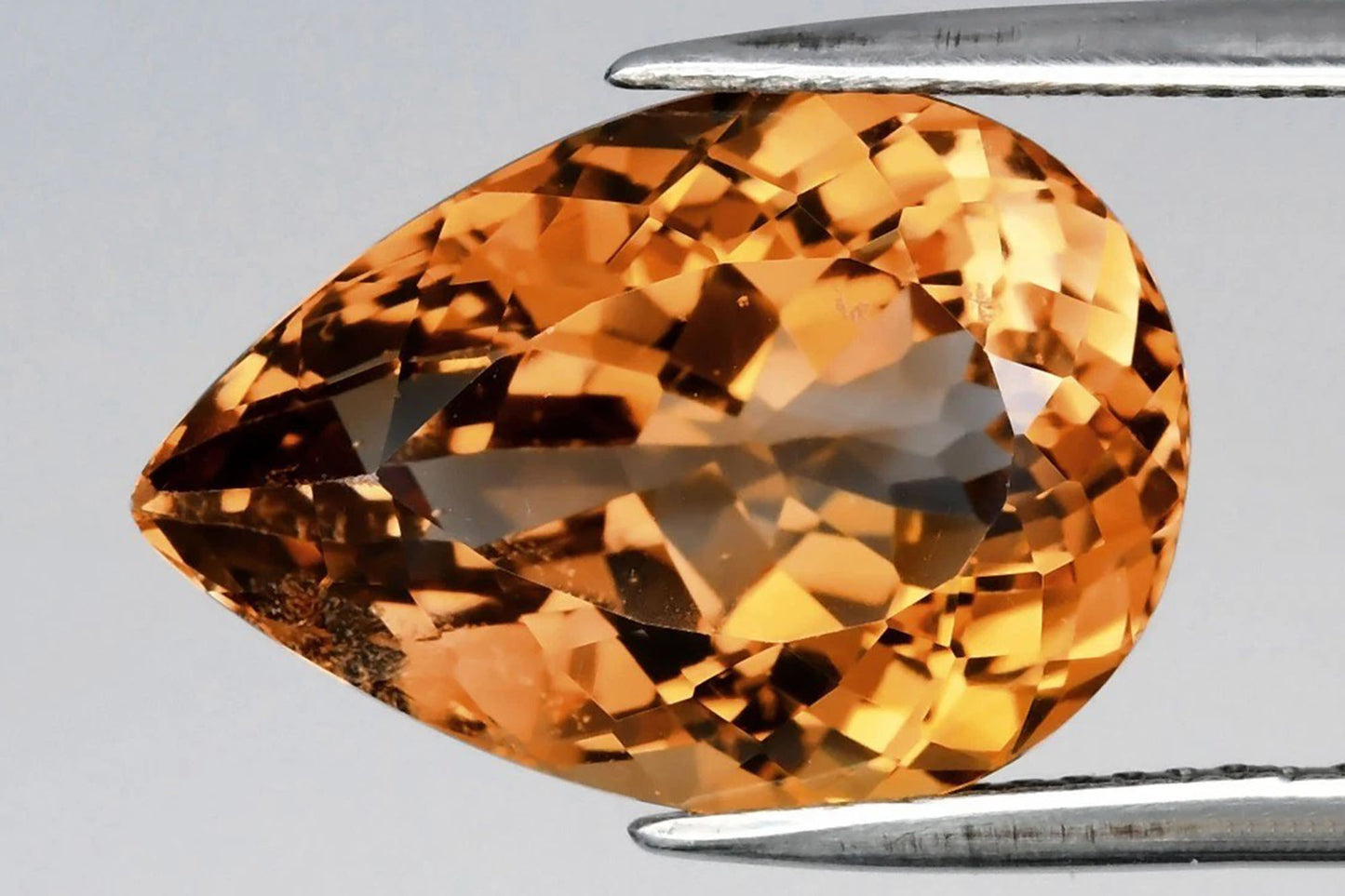 Естествен конячен топаз 14.81 ct 17.5x12mm VS капка шлифовка