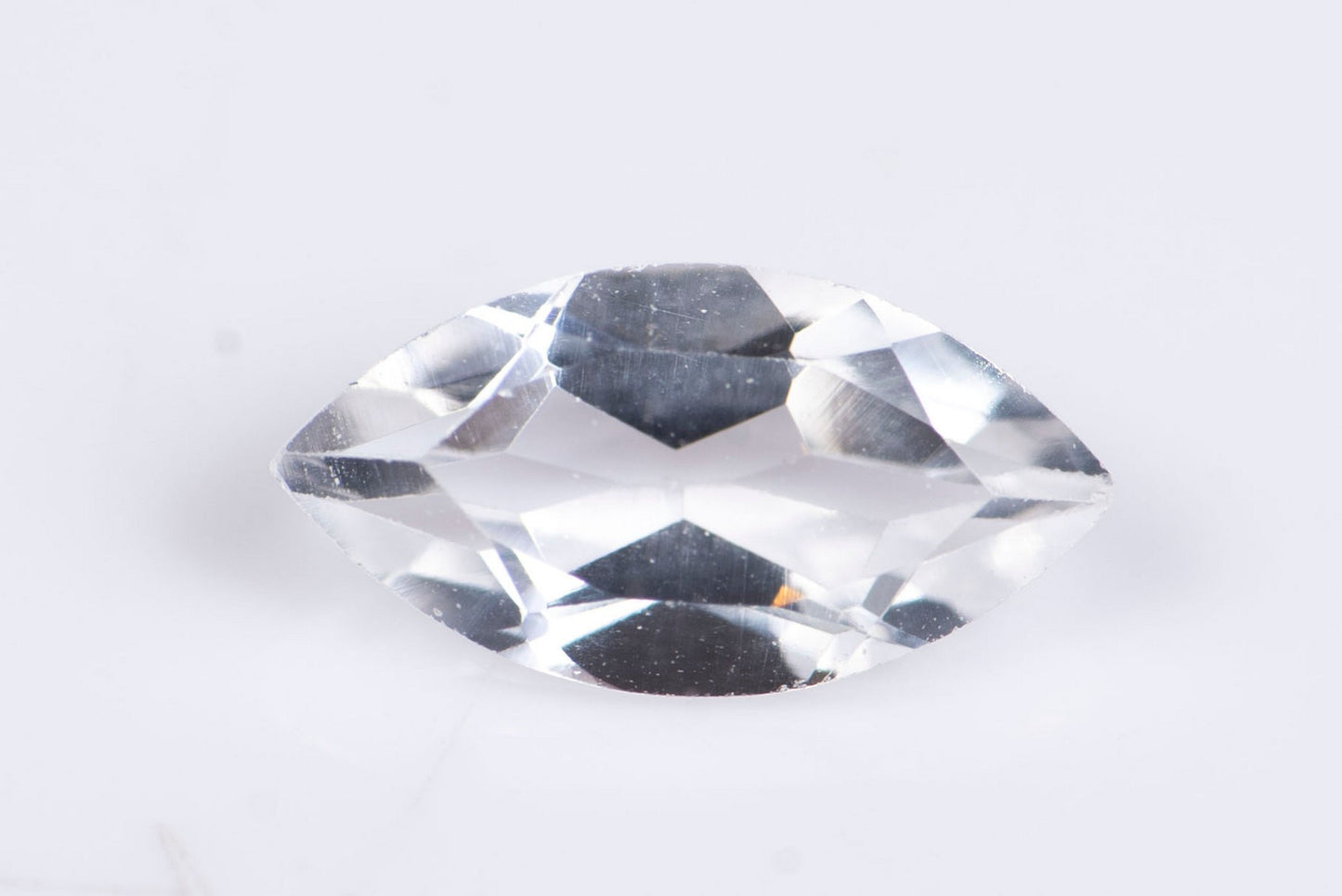 White topaz 0.68ct 8x4mm marquise cut