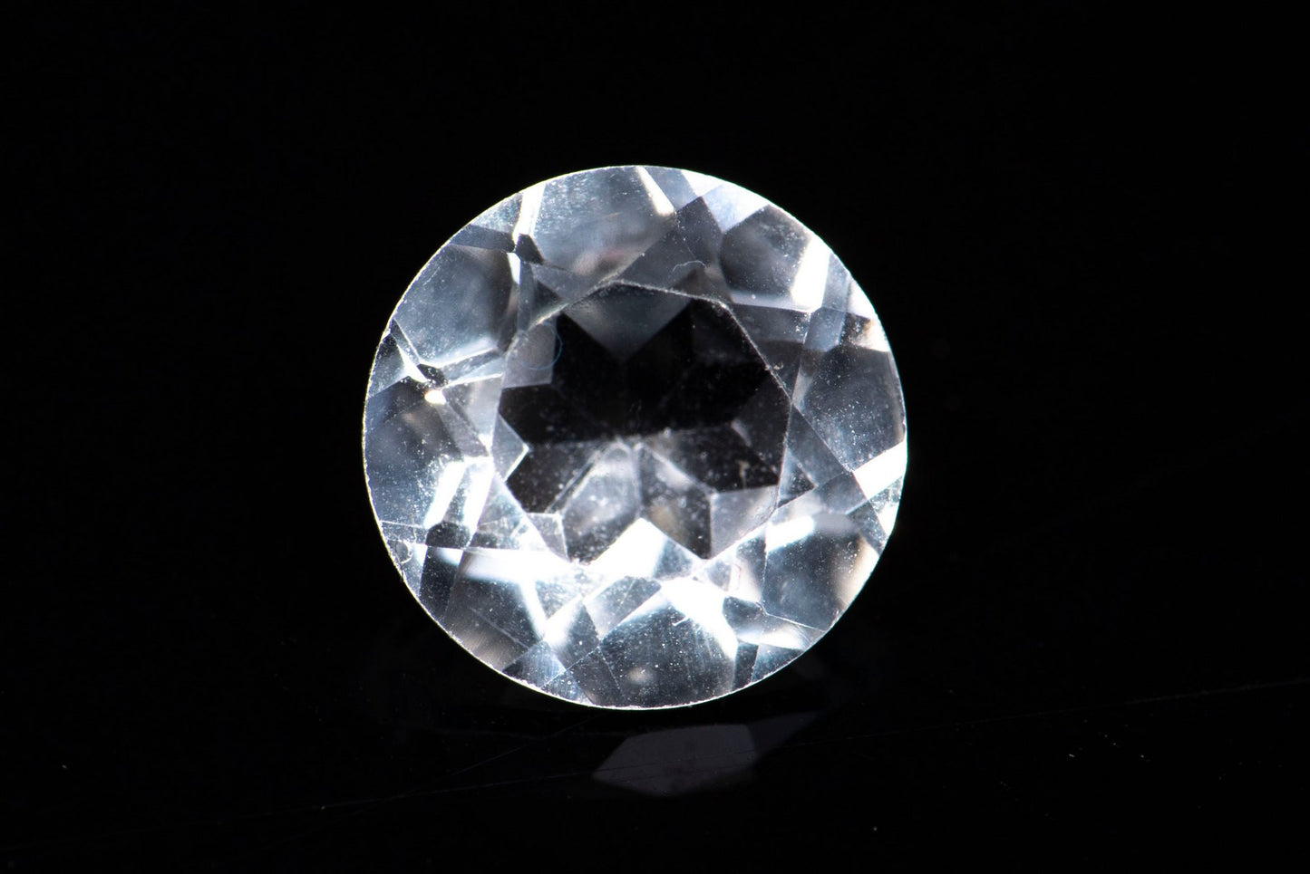 White topaz 0.90ct 6mm round cut