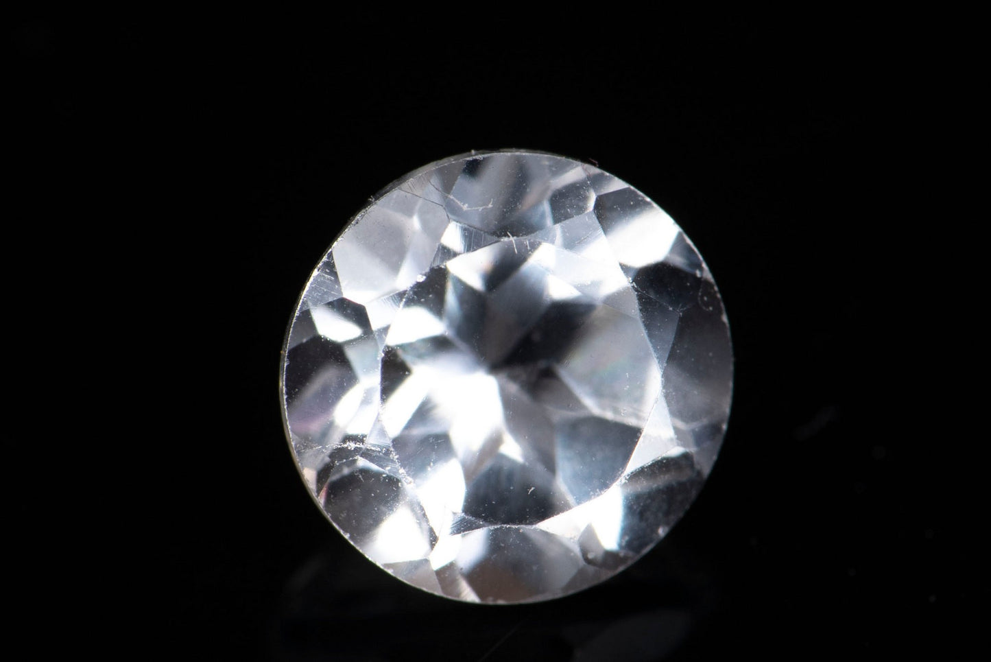 White topaz 1.08ct 6mm round cut