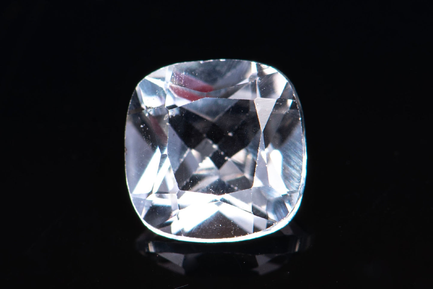 White topaz 1.56ct 7mm cushion cut
