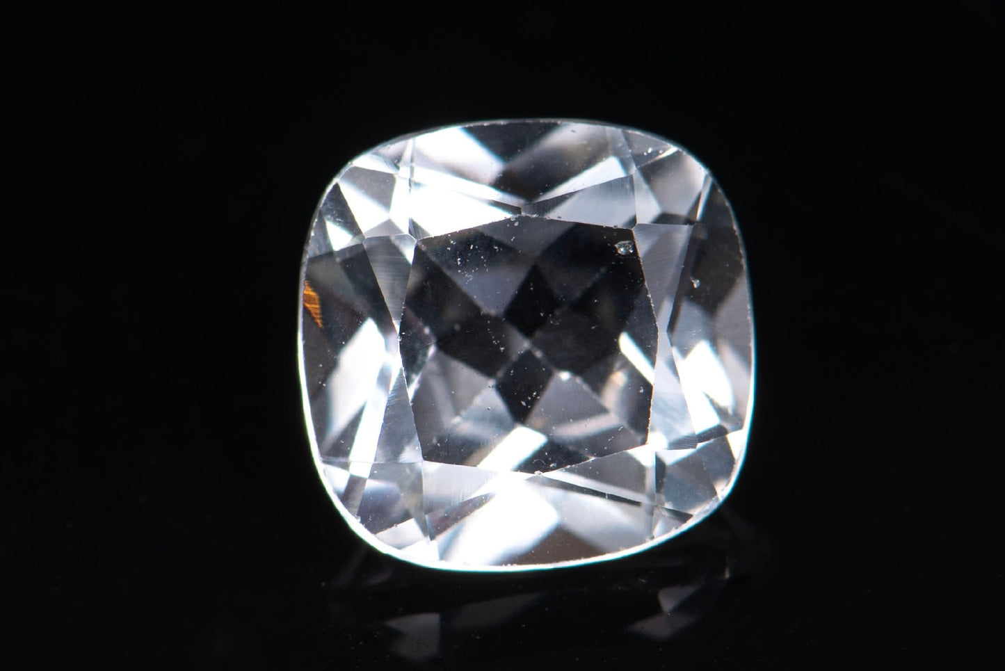 White topaz 1.68ct 7mm cushion cut