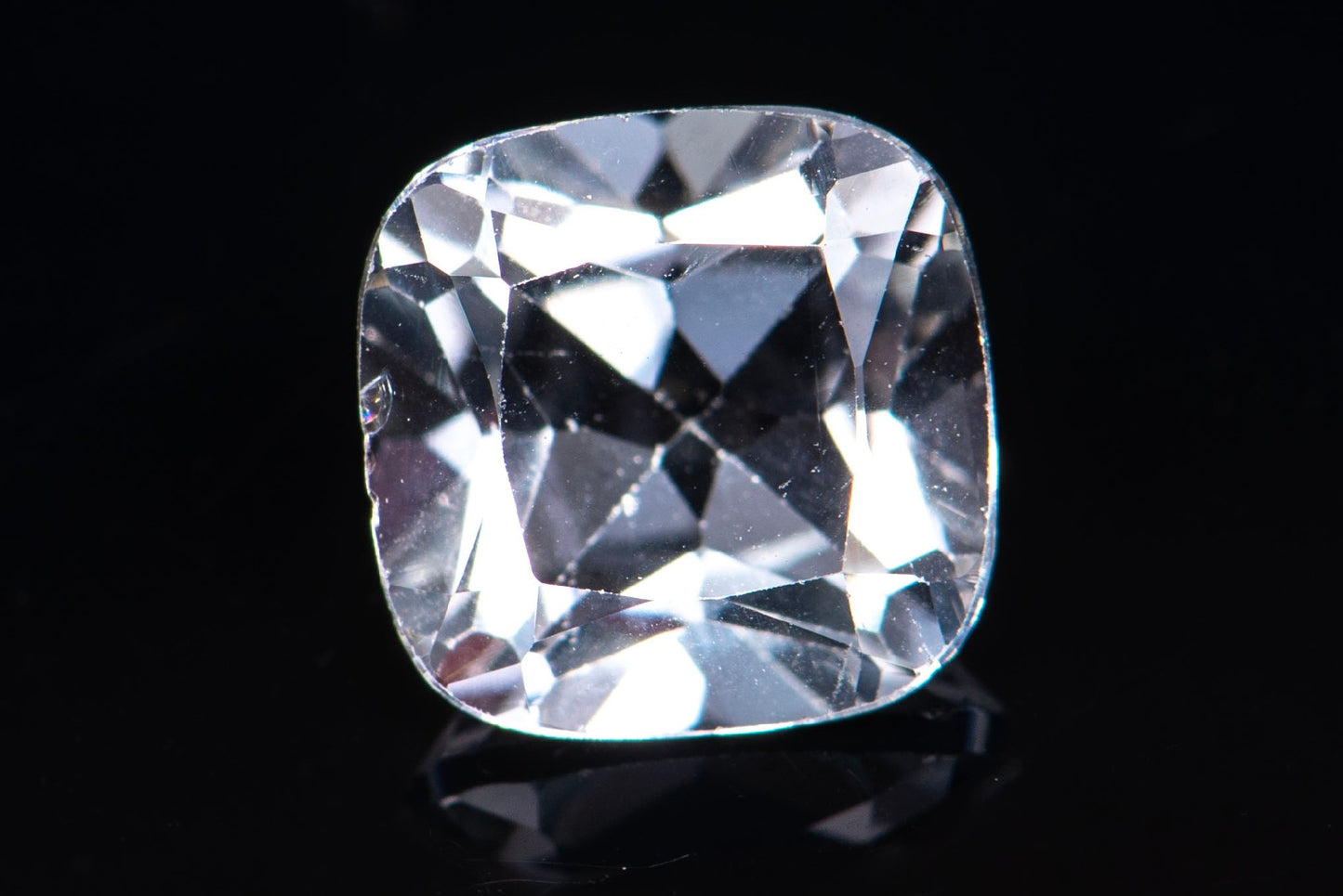 White topaz 1.69ct 7mm cushion cut