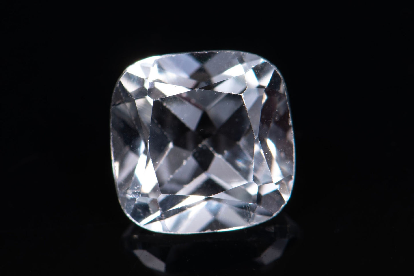 White topaz 1.86ct 7mm cushion cut