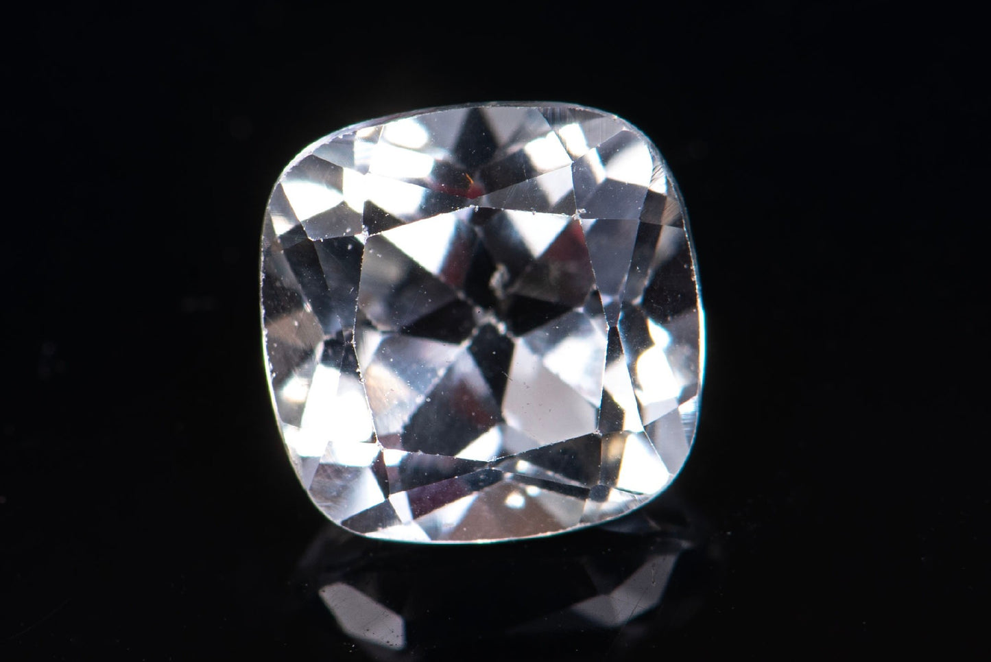 White topaz 1.87ct 7mm cushion cut