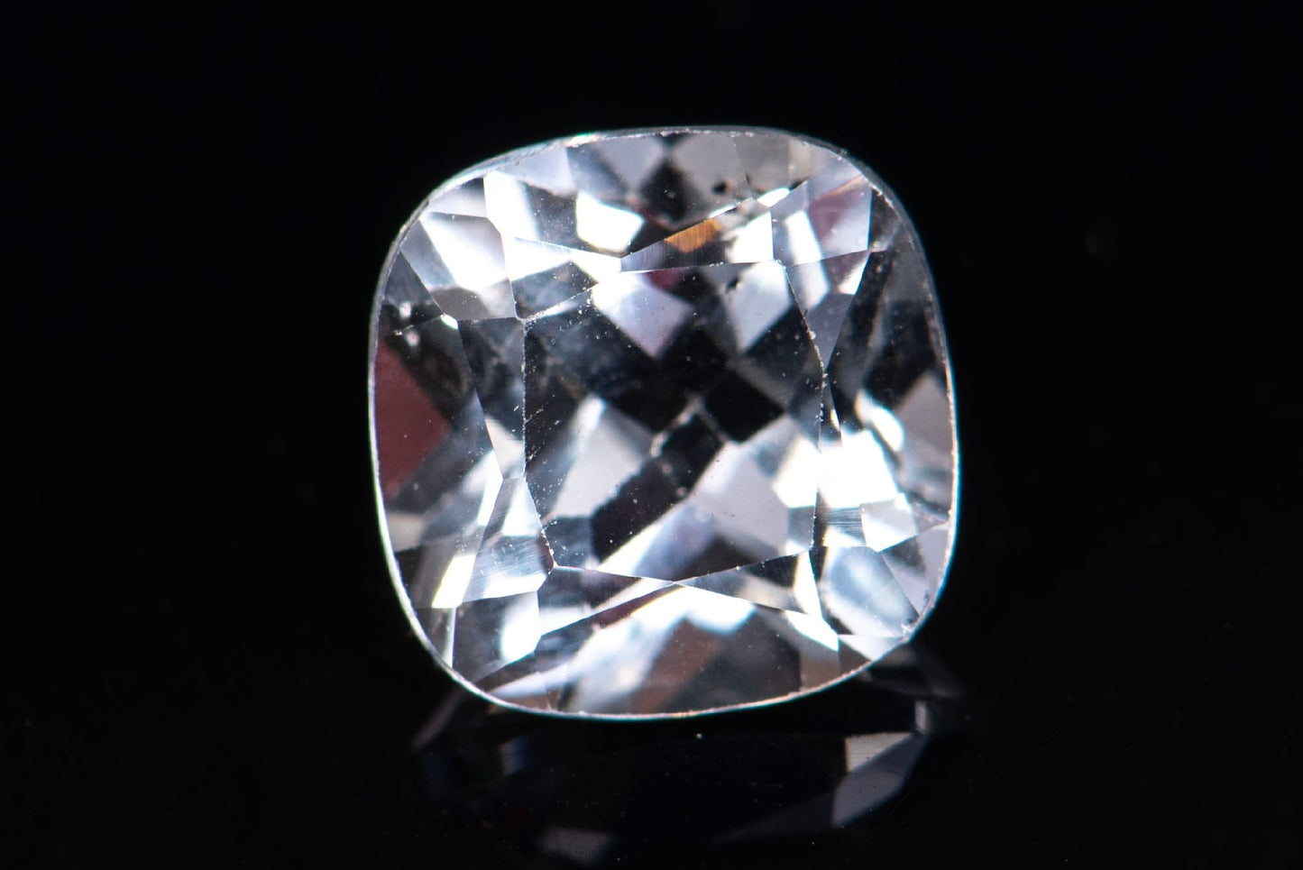 White topaz 1.88ct 7mm cushion cut